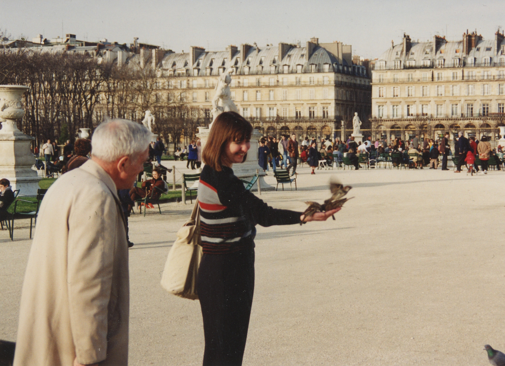 Ann James Massey in the Tuileries  Photo ©1998 Susan Niehans
Unknown French gentleman on the left graciously gave Ann rice to feed the birds 