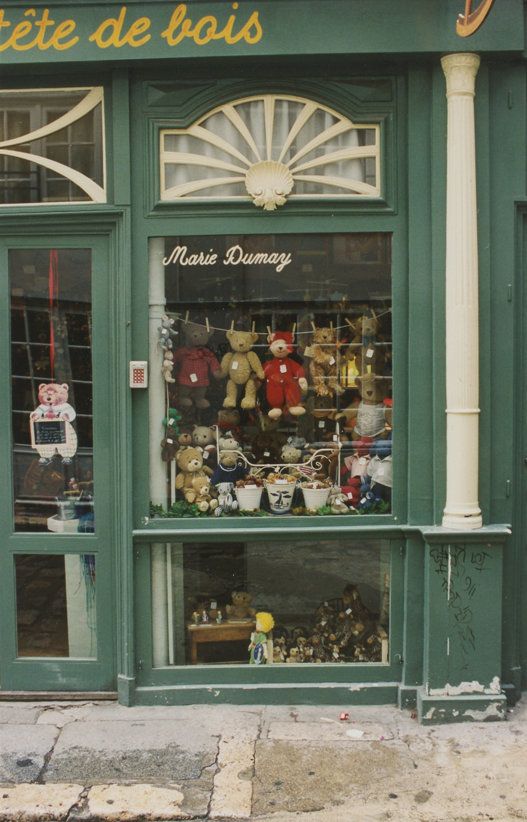 The toy shop on the Cour du Commerce -St-André
Photo ©1998 Ann James Massey