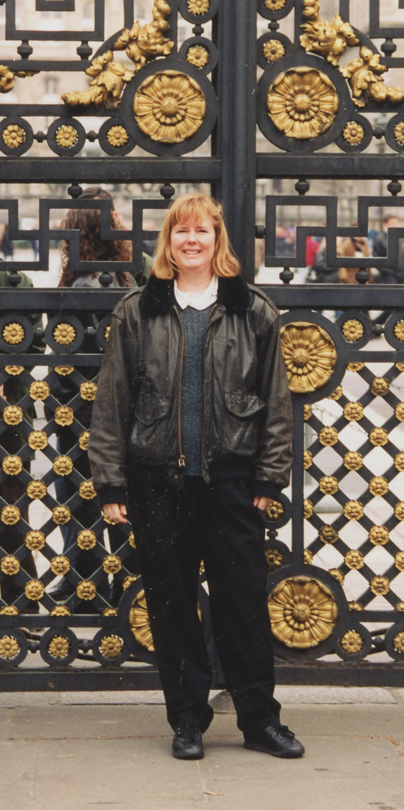 Susan Niehans in front of the Palais de Justice in Paris
Photo ©1997 Ann James Massey