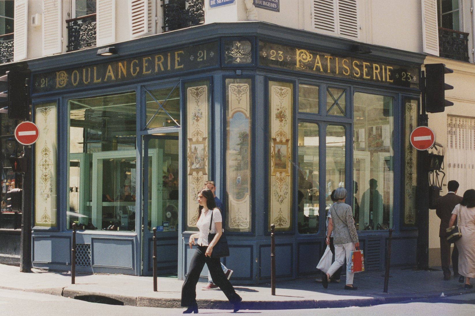 Paris shop. Photo ©1998 Ann James Massey